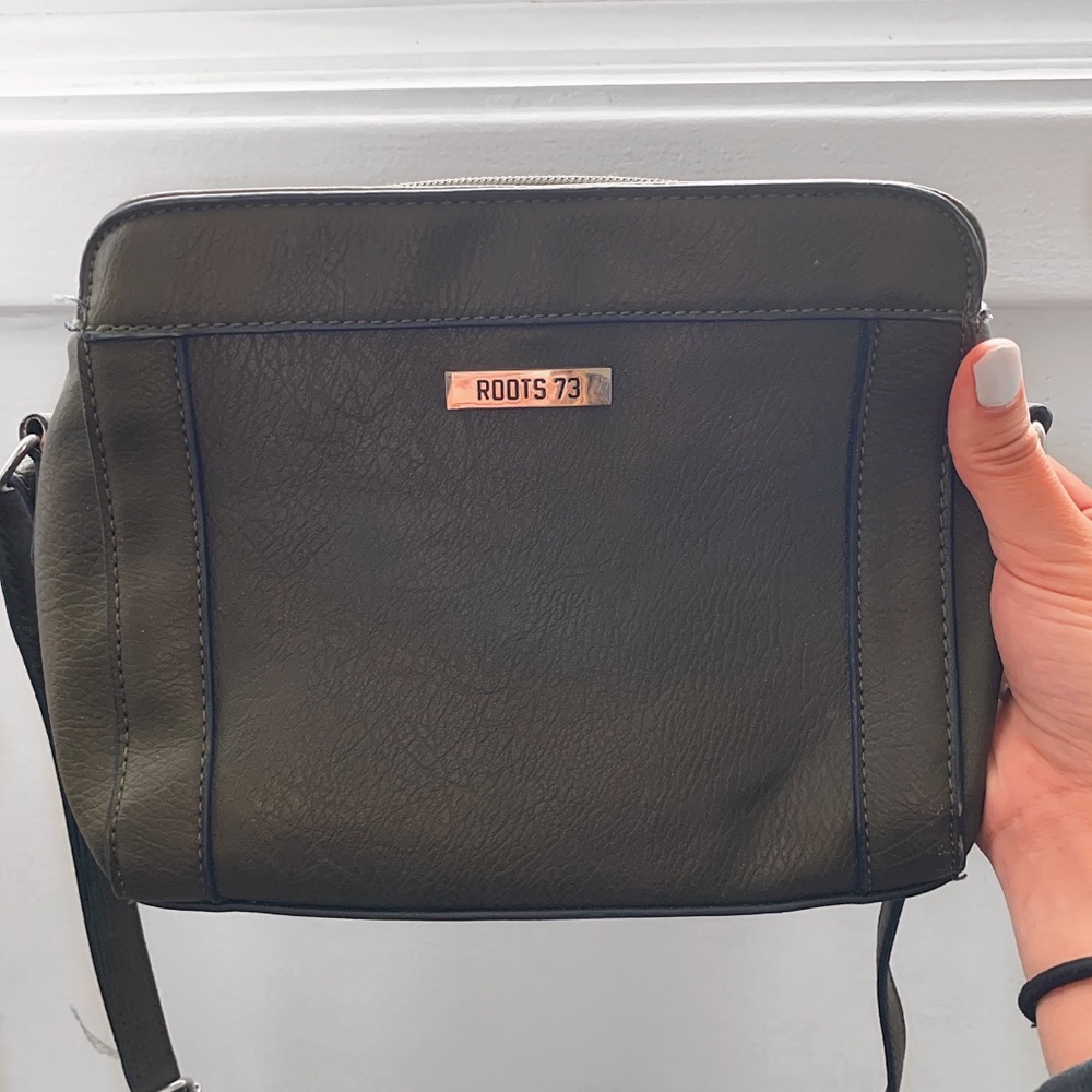 ROOTS SIDE PURSE!!